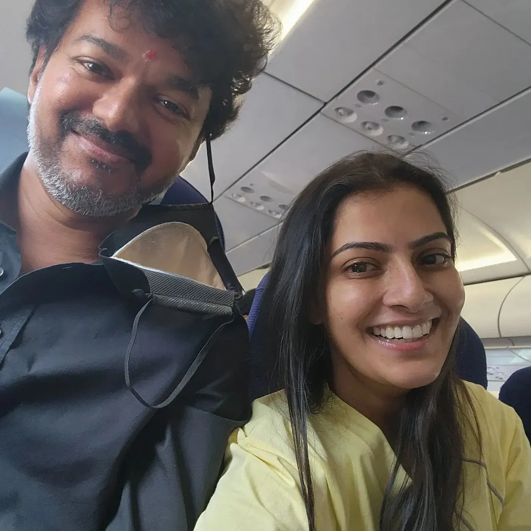Varalakshmi Sarath Kumar Selfies with Vijay in Flight 