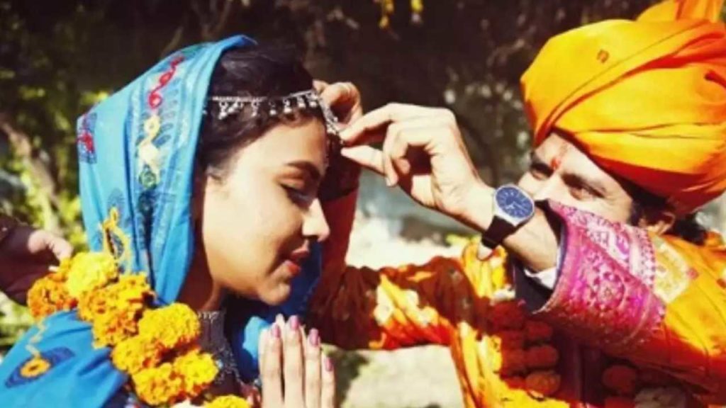 Did Amalapal get married for the second time without anyone knowing?