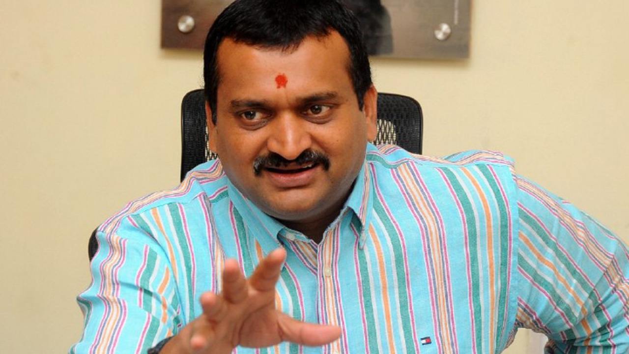 FNCC Elections : ఫిల్మ్ నగర్ కల్చరల్ సెంటర్ ఎన్నికల్లో బండ్ల గణేష్ ఓటమి.. అధ్యక్షుడిగా కృష్ణ సోదరుడు.. FNCC Elections : ఫిల్మ్ నగర్ కల్చరల్ సెంటర్ ఎన్నికల్లో బండ్ల గణేష్ ఓటమి.. అధ్యక్షుడిగా కృష్ణ సోదరుడు..