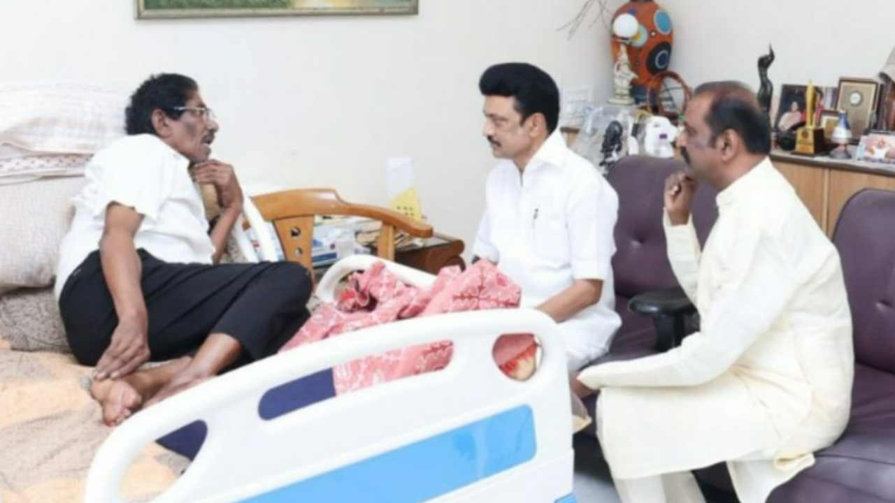 Bharathi Raja : అనారోగ్యంతో ప్రముఖ దర్శకుడు భారతీరాజా.. పరామర్శించిన సీఎం స్టాలిన్.. Bharathi Raja : అనారోగ్యంతో ప్రముఖ దర్శకుడు భారతీరాజా.. పరామర్శించిన సీఎం స్టాలిన్..