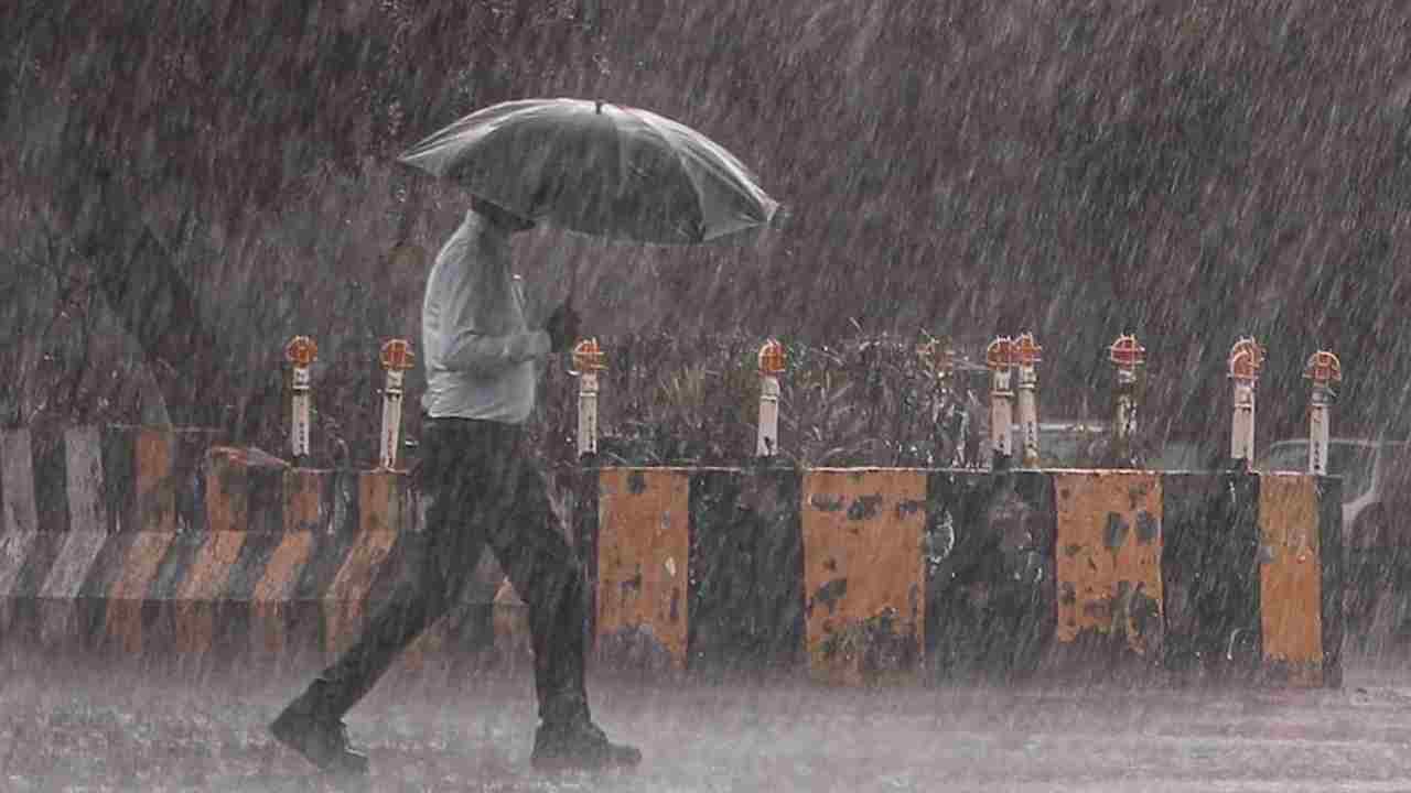 Rainfall alert for Telangana: తెలంగాణలోని పలు ప్రాంతాల్లో భారీ వర్షాలు కురిసే అవకాశం Rainfall alert for Telangana: తెలంగాణలోని పలు ప్రాంతాల్లో భారీ వర్షాలు కురిసే అవకాశం