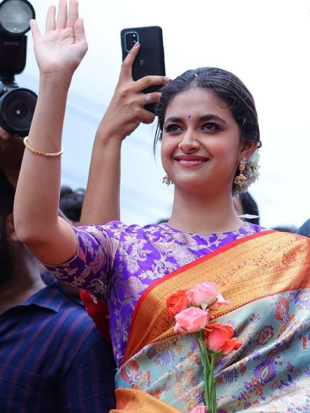 >మహబూబ్ నగర్ CMR షాపింగ్ మాల్ ఓపెనింగ్ లో సందడి చేసిన కీర్తి సురేష్..