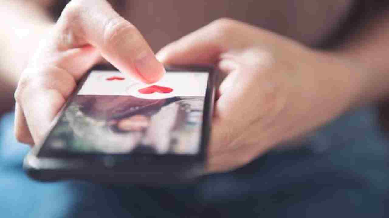 Online Dating app: డేటింగ్ యాప్ లింక్ నొక్కాడు.. ఇద్దరమ్మాయిలతో చాటింగ్.. రెండేళ్లుగా నరకయాతన.. చివరికి తెగించి .. Online Dating app: డేటింగ్ యాప్ లింక్ నొక్కాడు.. ఇద్దరమ్మాయిలతో చాటింగ్.. రెండేళ్లుగా నరకయాతన.. చివరికి తెగించి ..