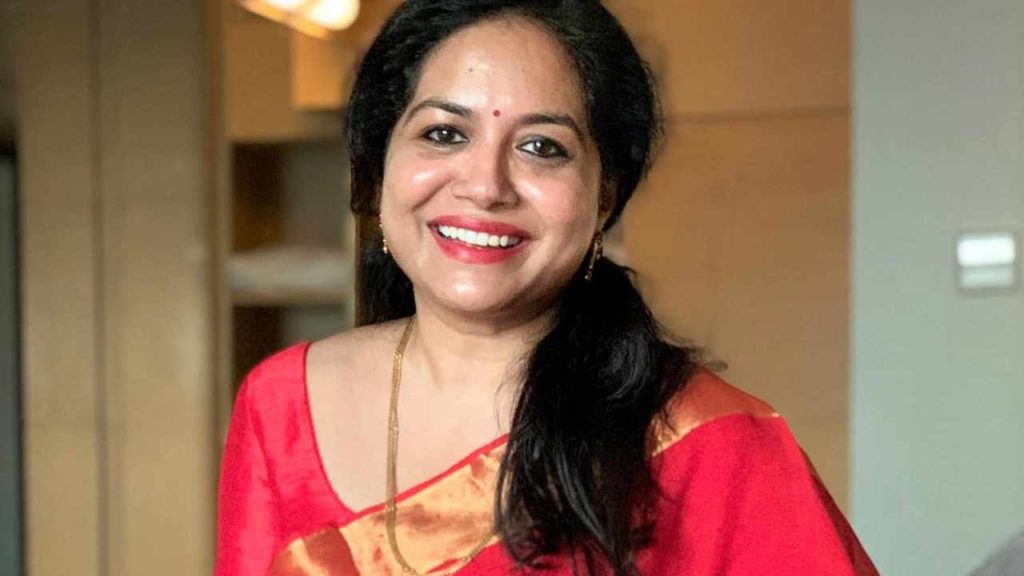 Singer Sunitha fires on anchor for asking personal questions