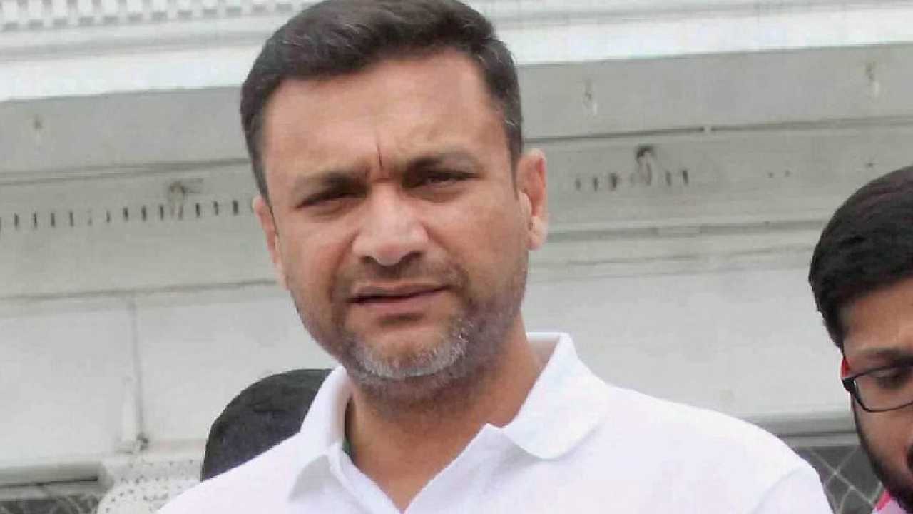 Akbaruddin Owaisi: మెట్రో రైలు ఎండీని కలిసిన అక్బరుద్దీన్.. ఓల్డ్ సిటీ లైన్ త్వరగా పూర్తి చేయాలని వినతి Akbaruddin Owaisi: మెట్రో రైలు ఎండీని కలిసిన అక్బరుద్దీన్.. ఓల్డ్ సిటీ లైన్ త్వరగా పూర్తి చేయాలని వినతి