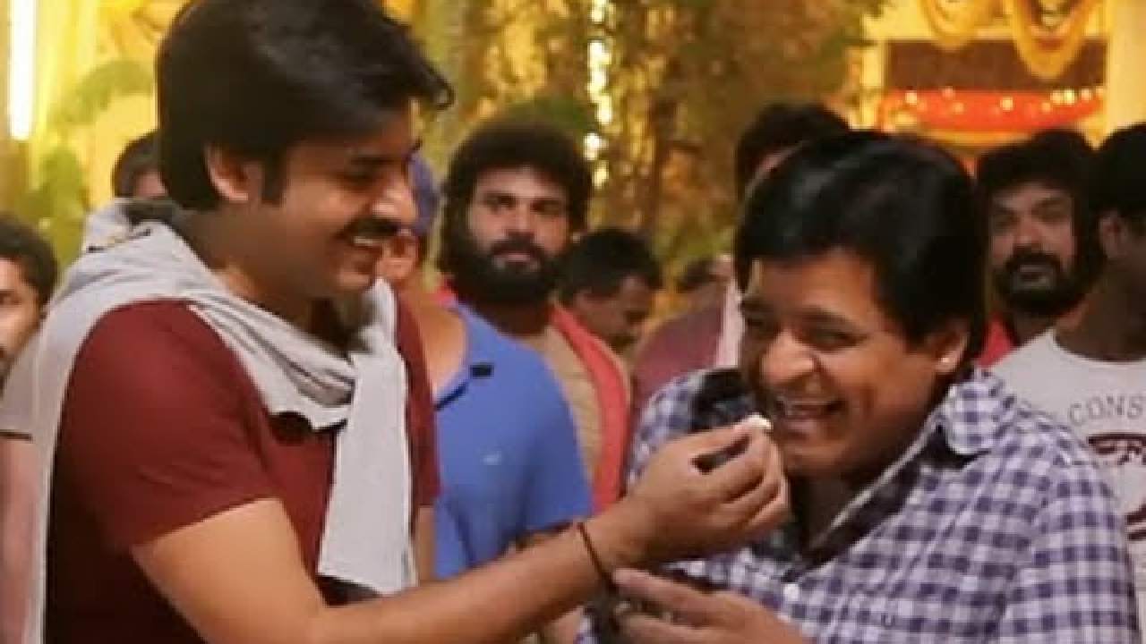 Ali: పవన్ మునుపటి రెండు సినిమాల్లో తన పాత్ర లేకపోవడం గల కారణాలని బయటపెట్టిన ఆలీ.. Ali: పవన్ మునుపటి రెండు సినిమాల్లో తన పాత్ర లేకపోవడం గల కారణాలని బయటపెట్టిన ఆలీ..