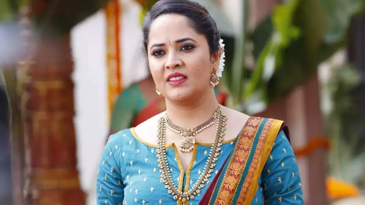 Anasuya Bharadwaj: బెంగళూరు విమానాశ్రయంలో అనసూయకు అవమానం.. బట్టలు చిరిగేలా సిబ్బంది ప్రవర్తన! Anasuya Bharadwaj: బెంగళూరు విమానాశ్రయంలో అనసూయకు అవమానం.. బట్టలు చిరిగేలా సిబ్బంది ప్రవర్తన!