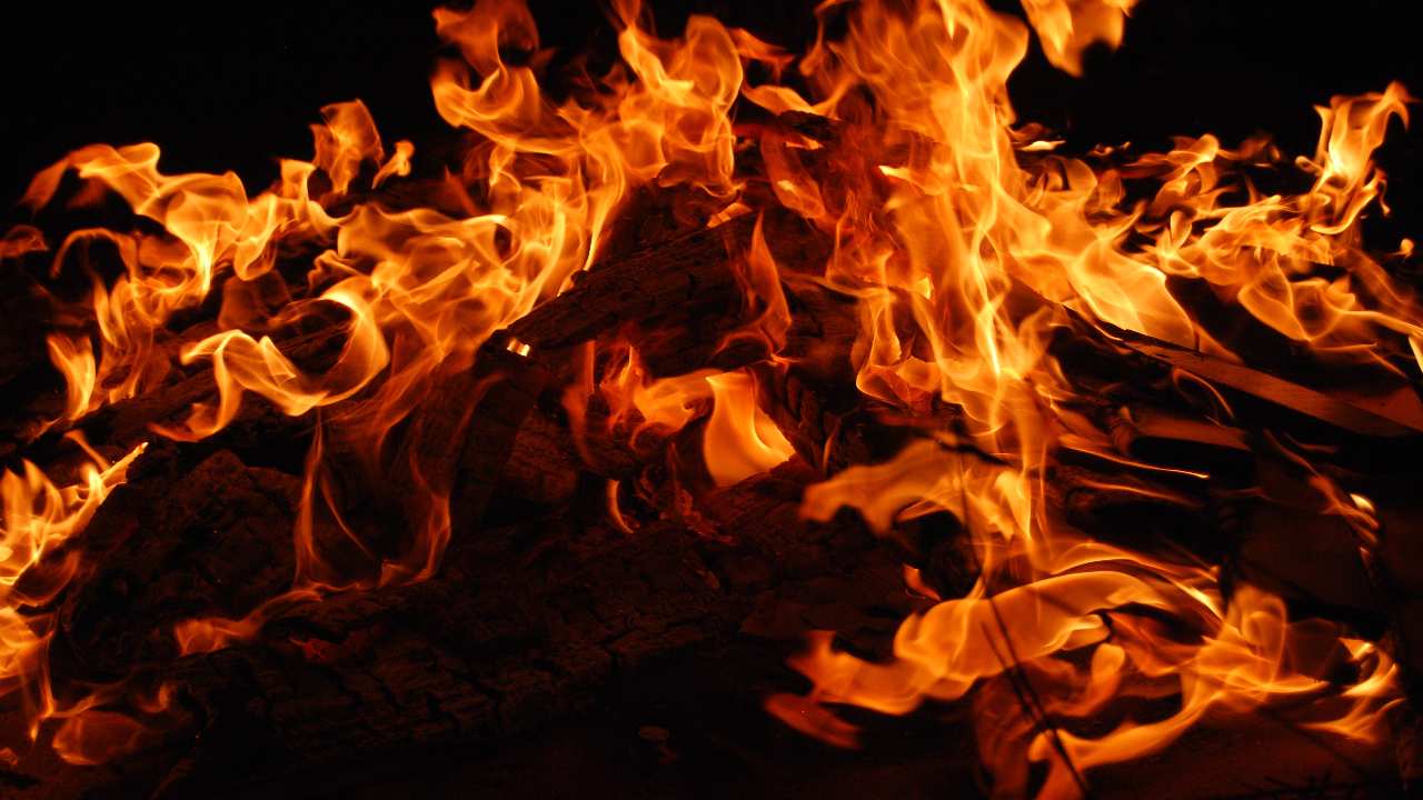 Andhra Pradesh Fire: ఏపీలో అగ్ని ప్రమాదం.. 36 ఈ-బైకులు దగ్ధం Andhra Pradesh Fire: ఏపీలో అగ్ని ప్రమాదం.. 36 ఈ-బైకులు దగ్ధం