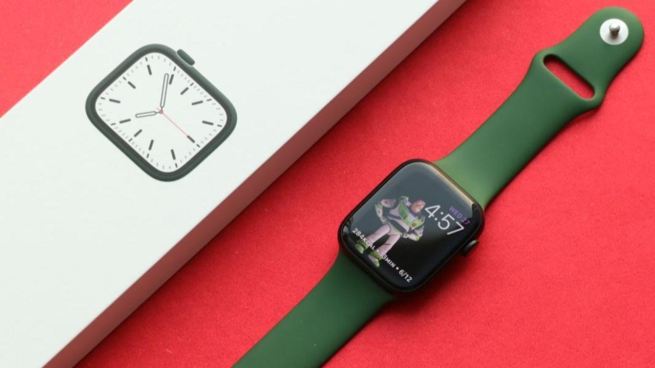Apple Watch Series 7 : ఫోన్లే కాదు.. వాచ్లు కూడా పేలుతాయి జాగ్రత్త.. ఆపిల్ వాచ్ సిరీస్ 7 పేలింది..! Apple Watch Series 7 : ఫోన్లే కాదు.. వాచ్లు కూడా పేలుతాయి జాగ్రత్త.. ఆపిల్ వాచ్ సిరీస్ 7 పేలింది..!