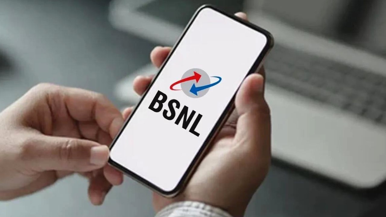 BSNL New Plans : బీఎస్ఎన్ఎల్ నుంచి సరసమైన ధరకే రెండు సరికొత్త ప్రీపెయిడ్ ప్లాన్లు.. అన్లిమిటెడ్ బెనిఫిట్స్ కోసం ఈ ప్లాన్లు ట్రై చేయండి! BSNL New Plans : బీఎస్ఎన్ఎల్ నుంచి సరసమైన ధరకే రెండు సరికొత్త ప్రీపెయిడ్ ప్లాన్లు.. అన్లిమిటెడ్ బెనిఫిట్స్ కోసం ఈ ప్లాన్లు ట్రై చేయండి!