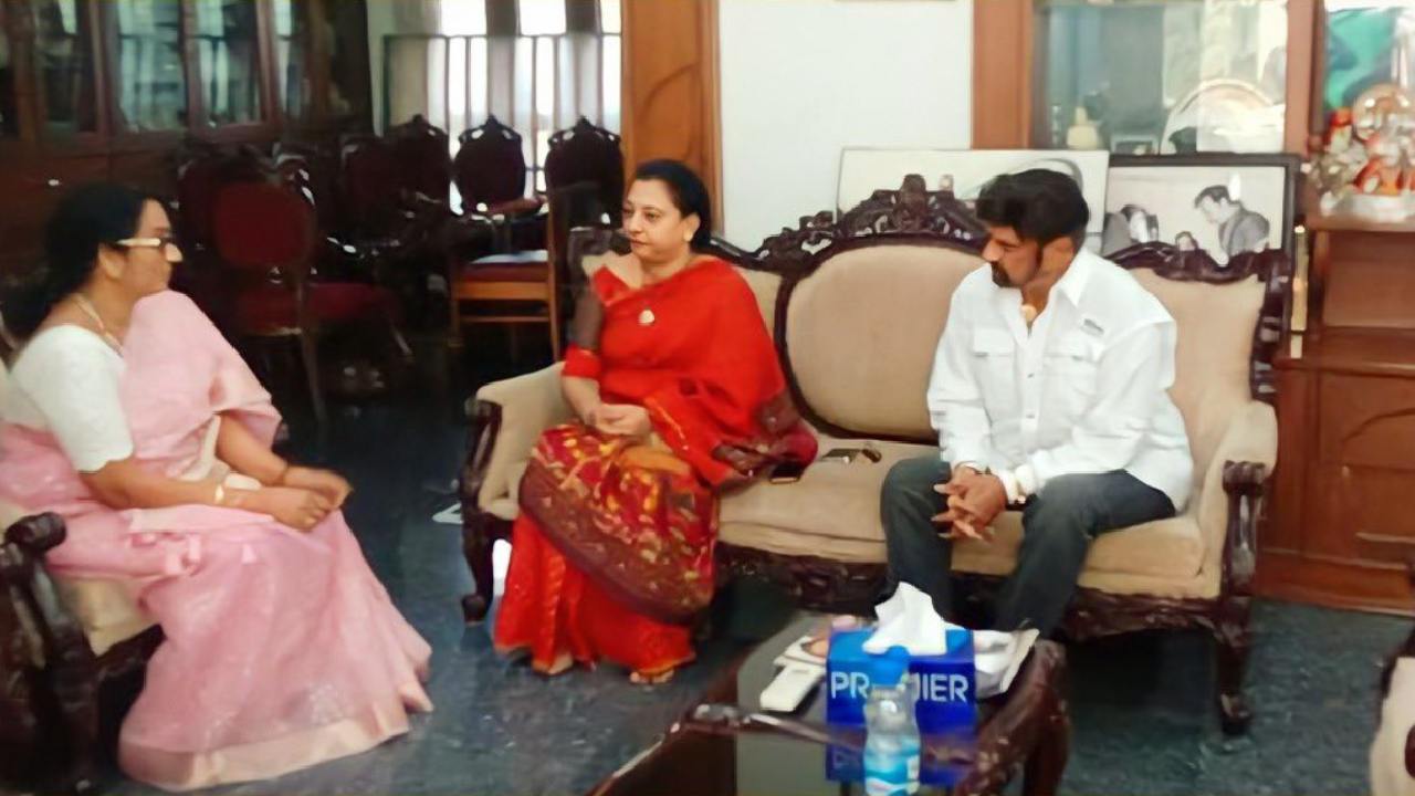 Balakrishna: కృష్ణంరాజు గారి కుటుంబానికి నటసింహ నందమూరి బాలకృష్ణ పరామర్శ.. Balakrishna: కృష్ణంరాజు గారి కుటుంబానికి నటసింహ నందమూరి బాలకృష్ణ పరామర్శ..