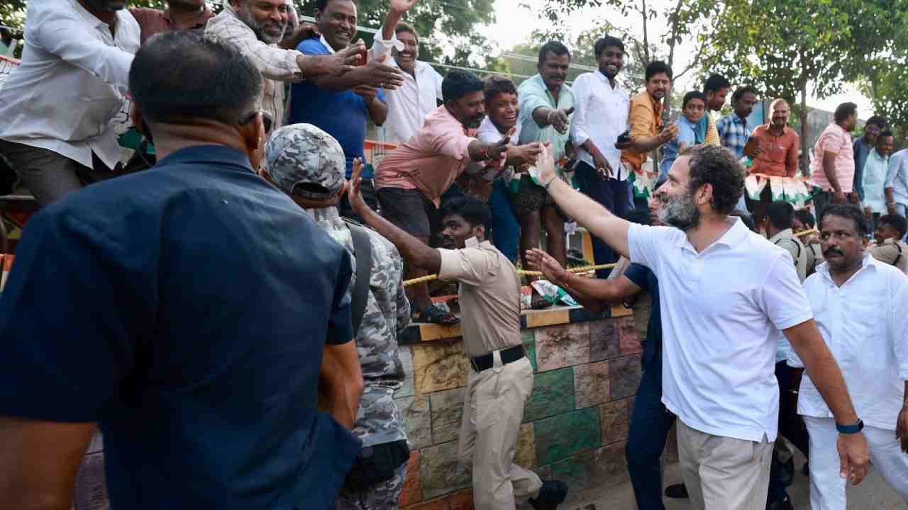 Bharat Jodo Yatra: ఏపీలో కొనసాగుతున్న రాహుల్ గాంధీ భారత్ జోడో యాత్ర.. ఫొటో గ్యాలరీ