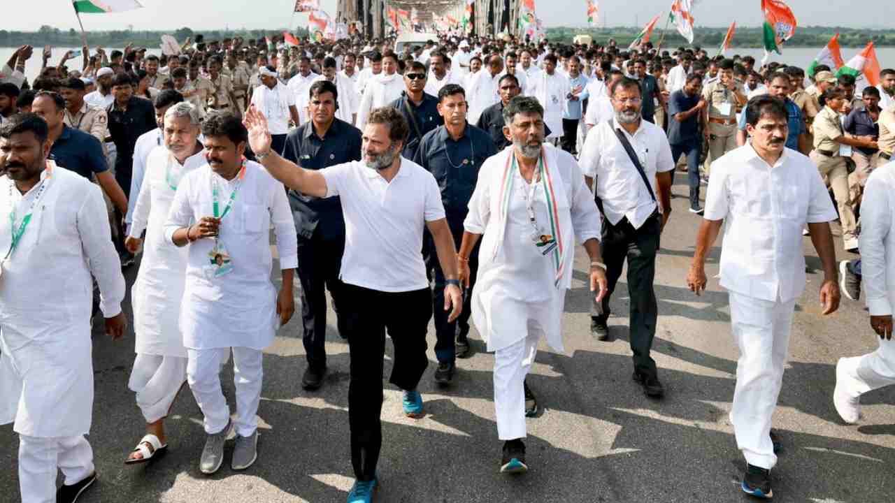 Bharat Jodo Yatra: నేడు తెలంగాణలోకి ప్రవేశించనున్న రాహుల్ గాంధీ భారత్ జోడో యాత్ర.. ఏఏ జిల్లాలో యాత్ర సాగుతుందంటే? Bharat Jodo Yatra: నేడు తెలంగాణలోకి ప్రవేశించనున్న రాహుల్ గాంధీ భారత్ జోడో యాత్ర.. ఏఏ జిల్లాలో యాత్ర సాగుతుందంటే?