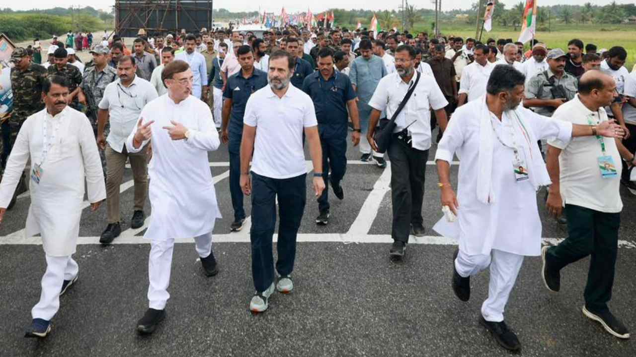 Bharat Jodo Yatra: కర్ణాటకలో కొనసాగుతున్న రాహుల్ గాంధీ భారత్ జోడో యాత్ర.. ఫొటో గ్యాలరీ