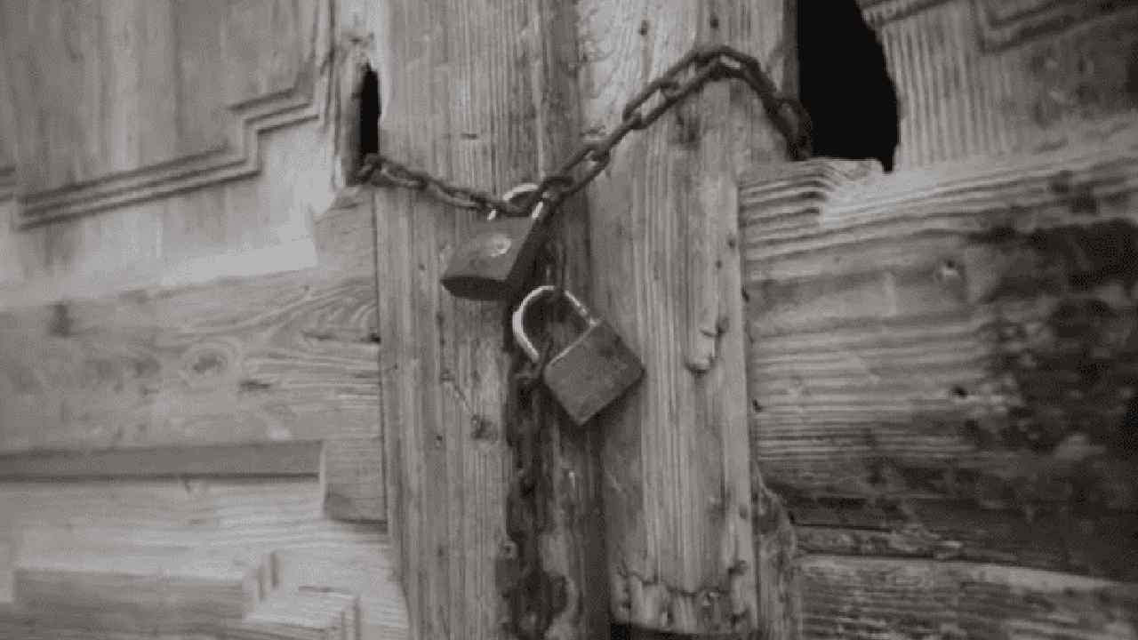 Dalits Tortured: అప్పు తీర్చలేదని 16 మంది దళితుల్ని బంధించిన యజమాని.. .. బిడ్డను కోల్పోయిన గర్భిణి Dalits Tortured: అప్పు తీర్చలేదని 16 మంది దళితుల్ని బంధించిన యజమాని.. .. బిడ్డను కోల్పోయిన గర్భిణి