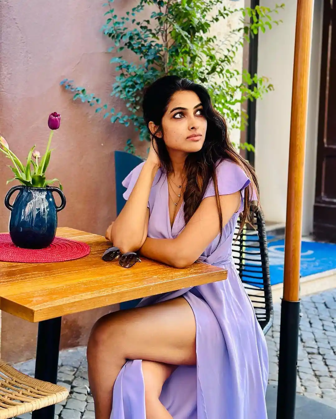 Divi Vadthya shows her thighs Beauty 