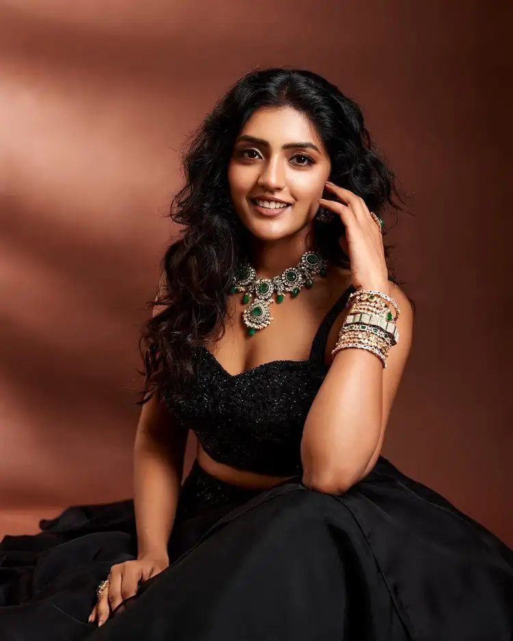 Eesha Rebba Stuns With Her Latest Pics