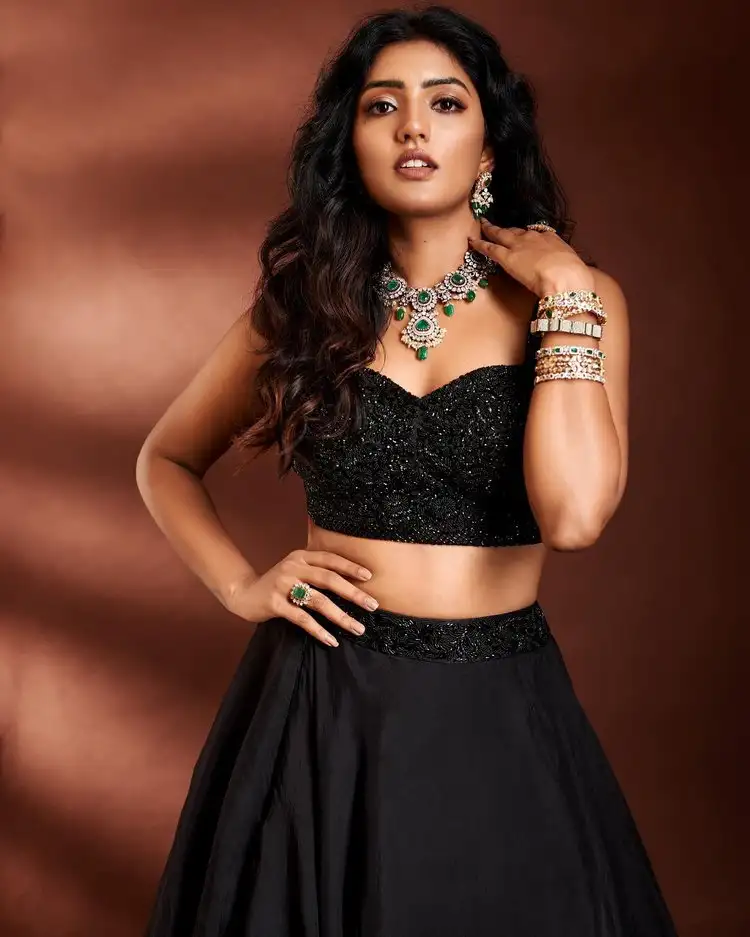 Eesha Rebba Stuns With Her Latest Pics