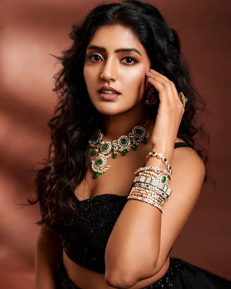 Eesha Rebba Stuns With Her Latest Pics