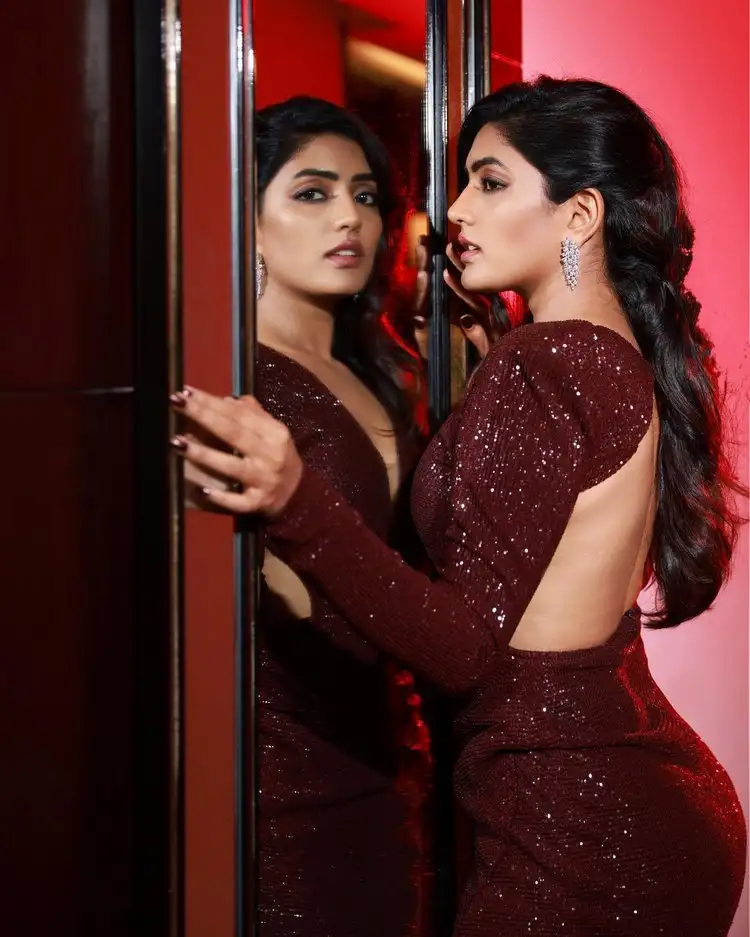 Eesha Rebba Stuns With Her Latest Pics