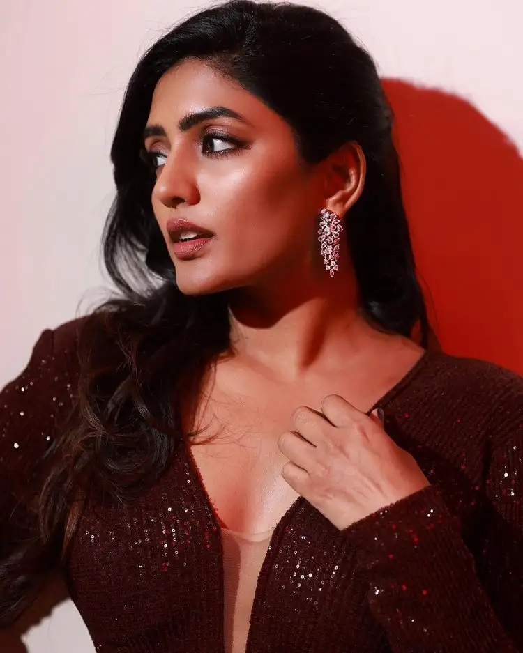 Eesha Rebba Stuns With Her Latest Pics