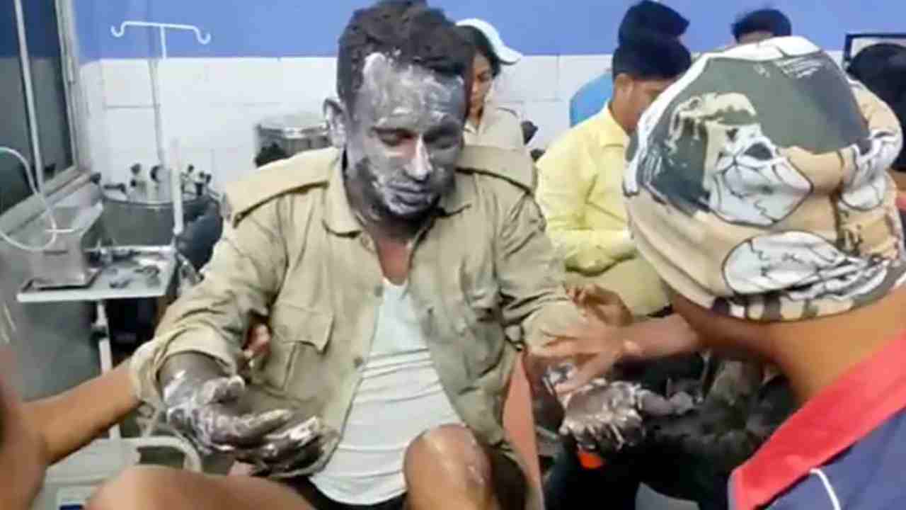 Fire In Bihar: ఔరంగాబాద్లో పేలిన సిలీండర్.. 30మందికి గాయాలు.. ఛత్ పూజ సందర్భంగా ఘటన Fire In Bihar: ఔరంగాబాద్లో పేలిన సిలీండర్.. 30మందికి గాయాలు.. ఛత్ పూజ సందర్భంగా ఘటన
