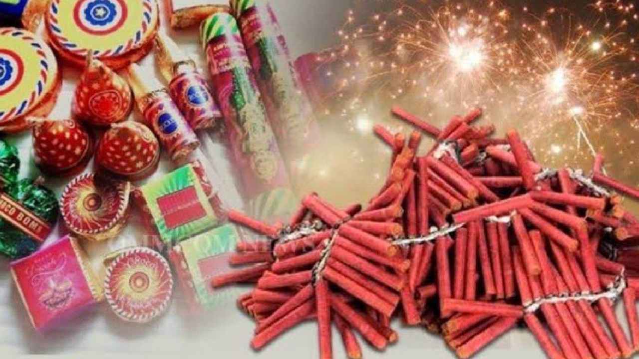Firecracker Ban: ఢిల్లీలో దీపావళికి టపాసులపై నిషేధం.. కాలిస్తే రూ.200 ఫైన్.. అమ్మితే రూ.5 వేల ఫైన్ Firecracker Ban: ఢిల్లీలో దీపావళికి టపాసులపై నిషేధం.. కాలిస్తే రూ.200 ఫైన్.. అమ్మితే రూ.5 వేల ఫైన్