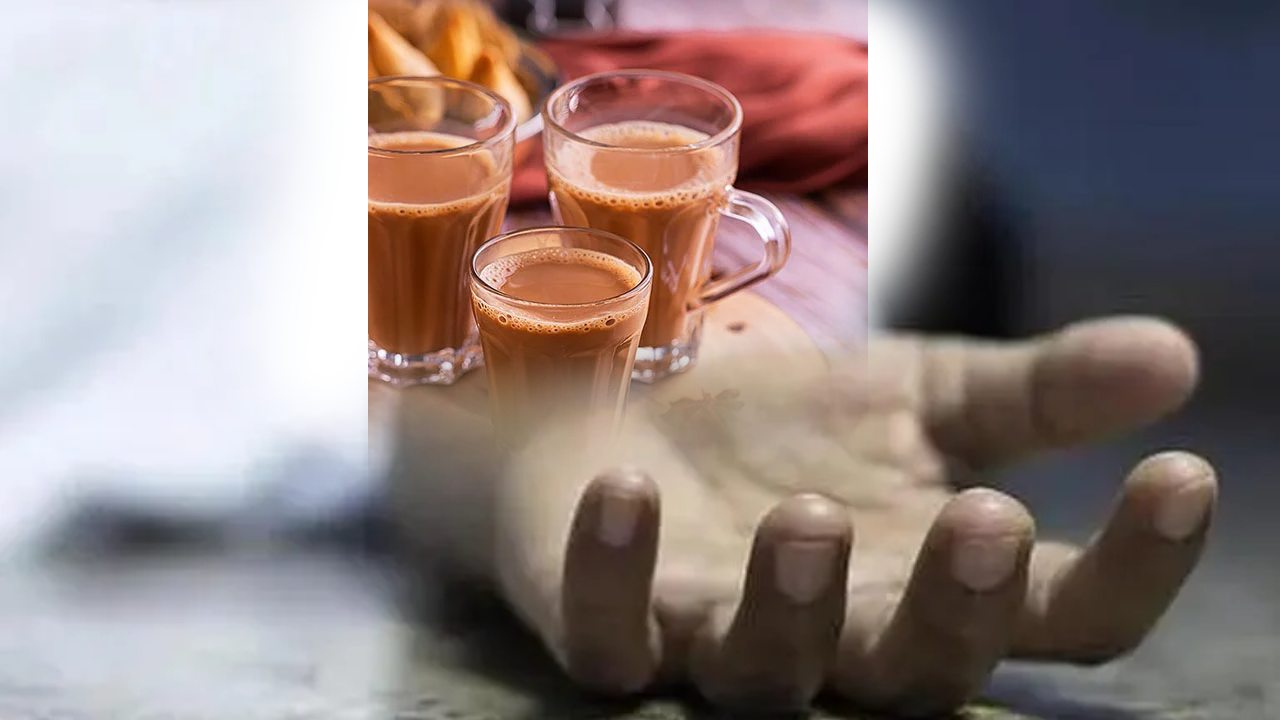 Uttar Pradesh : టీ పొడి అనుకుని..పొలానికి పిచికారీ చేసే పొడితో టీ కాచిన మహిళ.. భర్త ,ఇద్దరు బిడ్డలతో సహా ఐదుగురు మృతి Uttar Pradesh : టీ పొడి అనుకుని..పొలానికి పిచికారీ చేసే పొడితో టీ కాచిన మహిళ.. భర్త ,ఇద్దరు బిడ్డలతో సహా ఐదుగురు మృతి