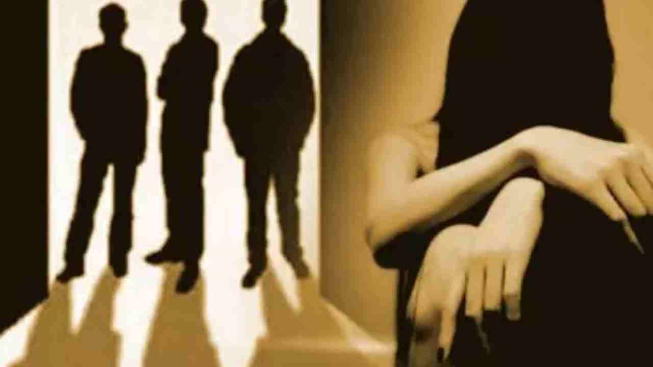 Gang Rape In Chhattisgarh: ఛత్తీస్గఢ్లో దారుణం.. ఆరోగ్య కేంద్రంలో నర్సును కట్టేసి సామూహిక అత్యాచారం.. Gang Rape In Chhattisgarh: ఛత్తీస్గఢ్లో దారుణం.. ఆరోగ్య కేంద్రంలో నర్సును కట్టేసి సామూహిక అత్యాచారం..