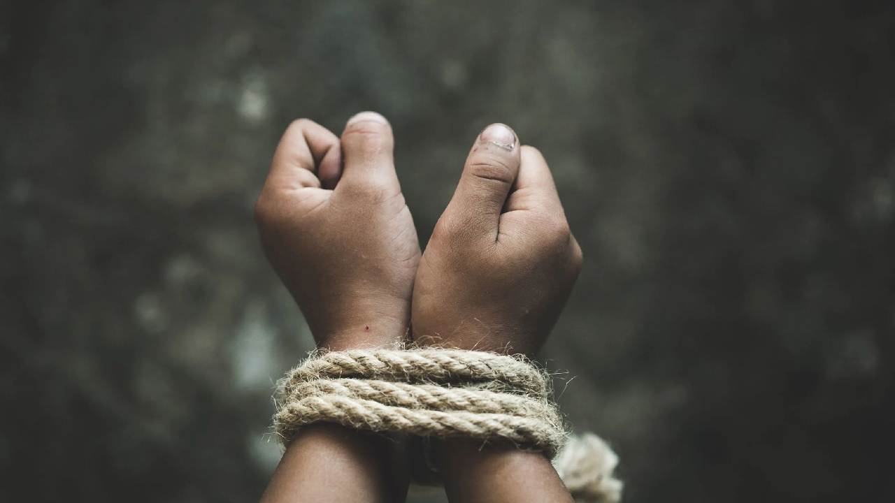 Hindu Girl: పాక్లో హిందూ బాలిక కిడ్నాప్.. 15 రోజుల్లో నాలుగో ఘటన Hindu Girl: పాక్లో హిందూ బాలిక కిడ్నాప్.. 15 రోజుల్లో నాలుగో ఘటన