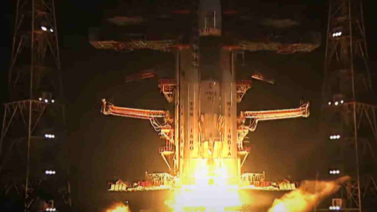 ISRO Launches 36 Satellites: ఇస్రో ఖాతాలో మరో విజయం.. 36 ఉపగ్రహాలతో నింగిలోకి దూసుకెళ్లిన ఎల్వీఎం3-ఎం2 రాకెట్ ISRO Launches 36 Satellites: ఇస్రో ఖాతాలో మరో విజయం.. 36 ఉపగ్రహాలతో నింగిలోకి దూసుకెళ్లిన ఎల్వీఎం3-ఎం2 రాకెట్