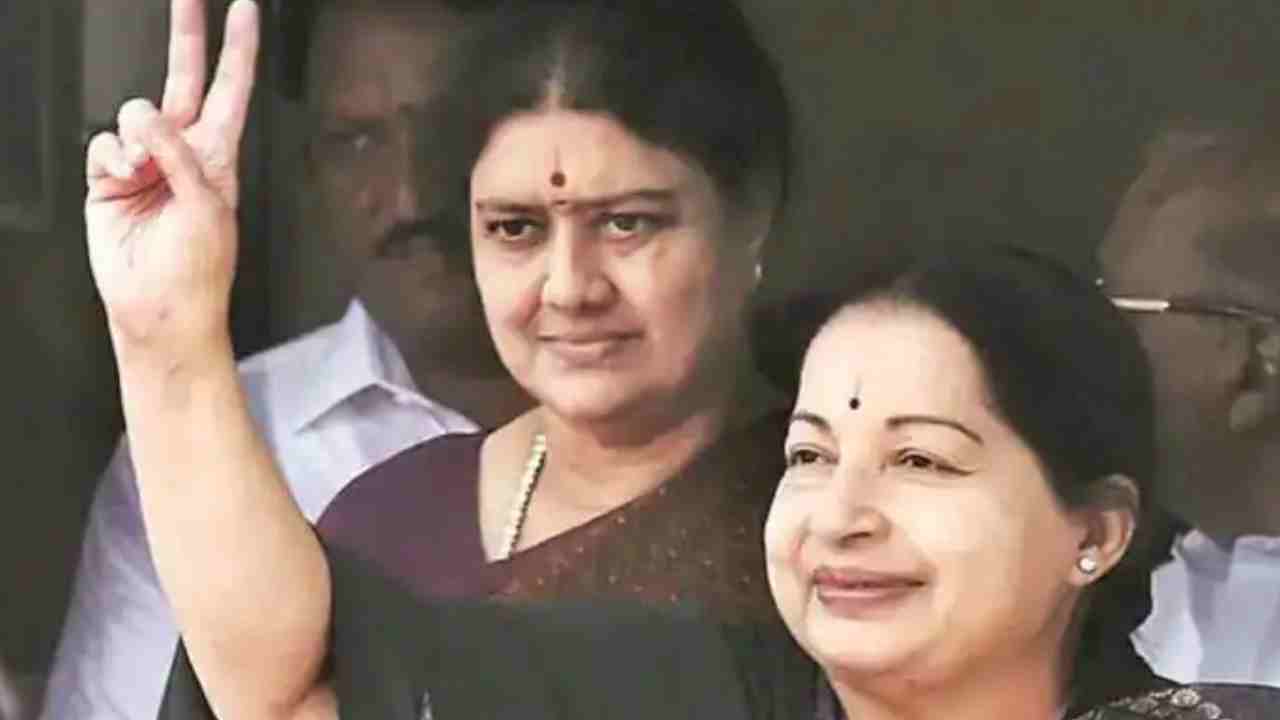 Jayalalithaa death case: విచారణకు నేను సిద్ధం.. జయలలిత వైద్యం విషయంలో నేనెప్పుడూ జోక్యం చేసుకోలేదన్న శశికళ Jayalalithaa death case: విచారణకు నేను సిద్ధం.. జయలలిత వైద్యం విషయంలో నేనెప్పుడూ జోక్యం చేసుకోలేదన్న శశికళ