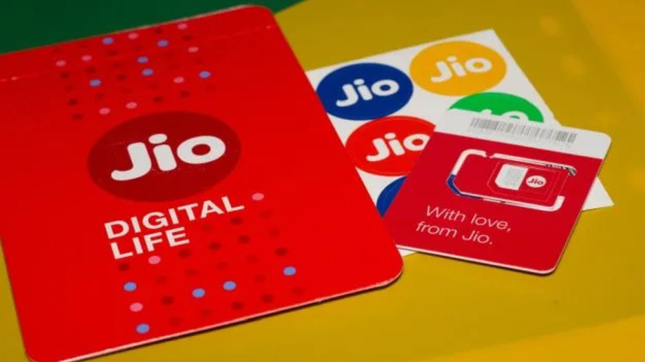 Jio 5G rolling out in 4 cities, download speed touches 600mbps mark in Delhi 