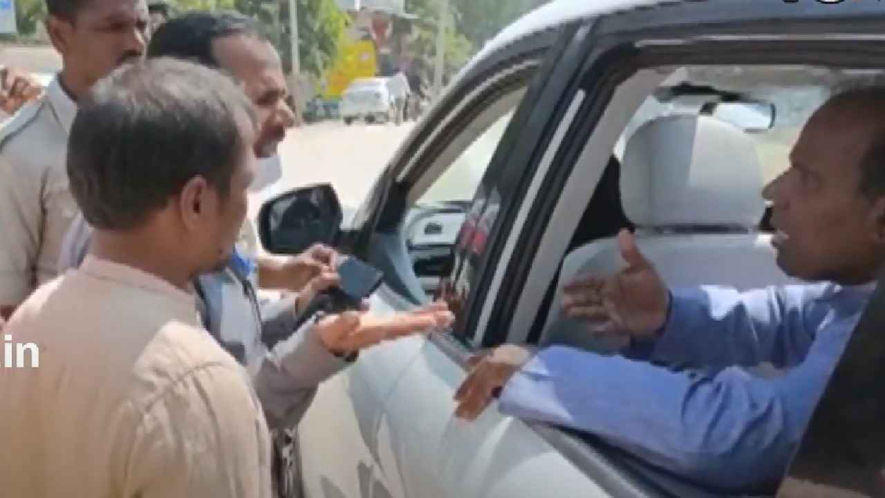 KA Paul : నెక్ట్స్ సీఎం నేనే.. నన్ను ఆపుతావా.. తనిఖీ అధికారిపై రెచ్చిపోయిన కేఏ పాల్ KA Paul : నెక్ట్స్ సీఎం నేనే.. నన్ను ఆపుతావా.. తనిఖీ అధికారిపై రెచ్చిపోయిన కేఏ పాల్
