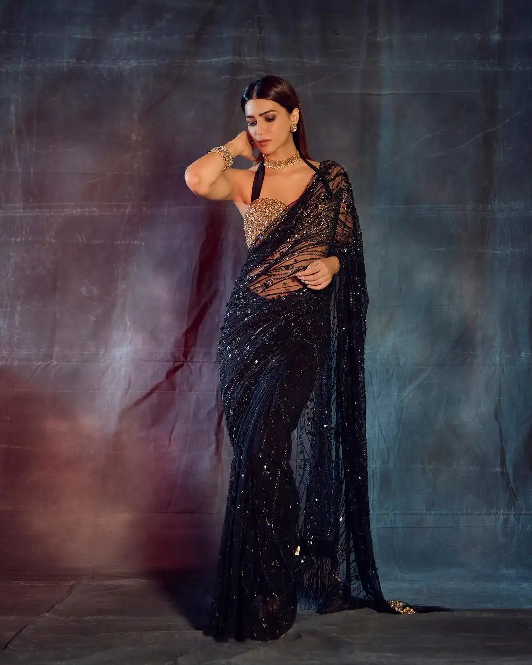 Varun Dhawan and Kriti Sanon Special Photoshoot for Movie Promotions