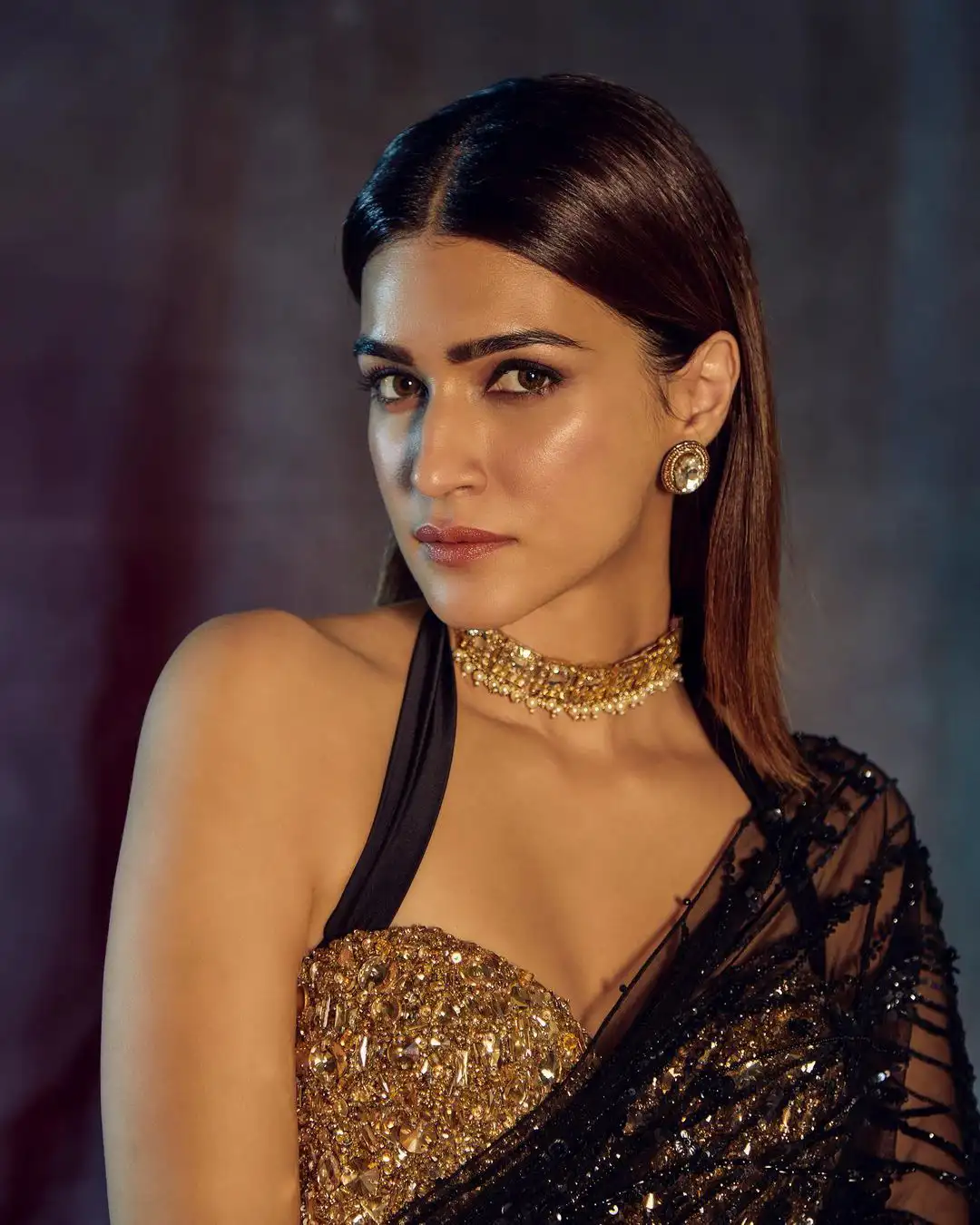 Varun Dhawan and Kriti Sanon Special Photoshoot for Movie Promotions
