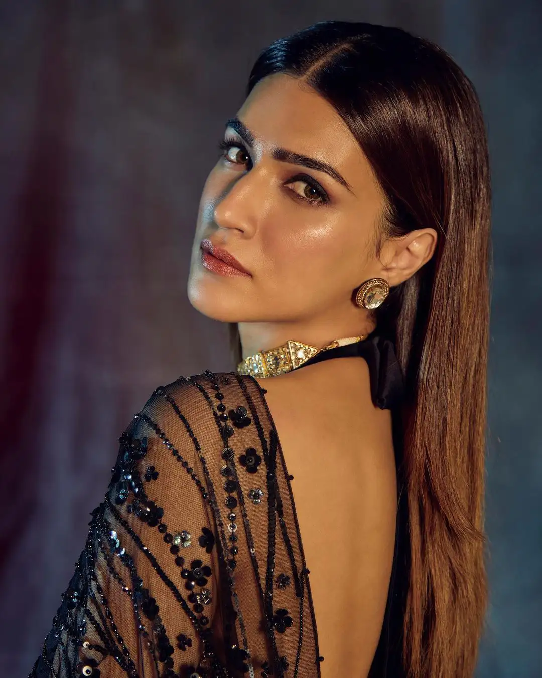 Varun Dhawan and Kriti Sanon Special Photoshoot for Movie Promotions