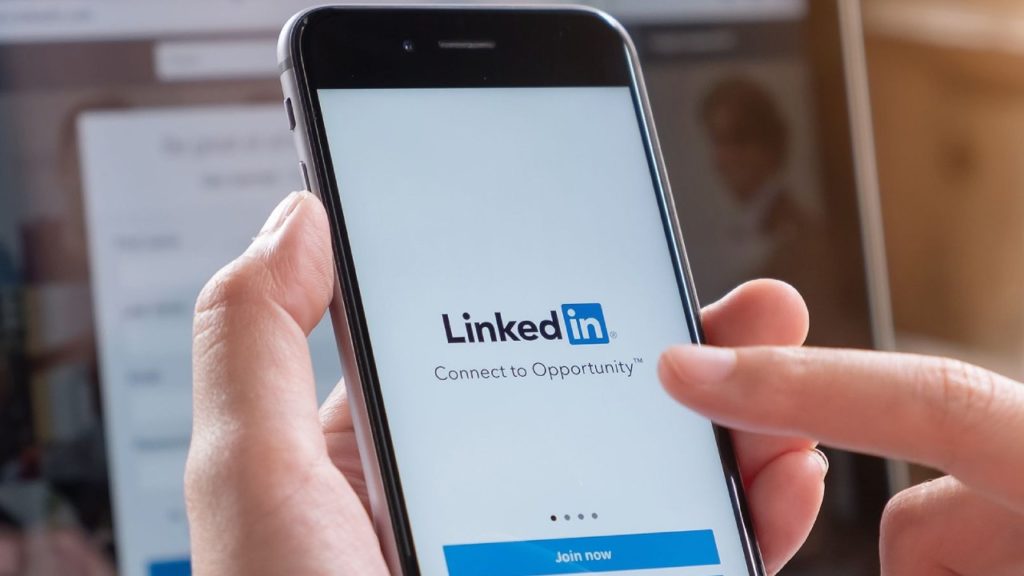 LinkedIn new feature will now help users to spot fake profiles on the platform