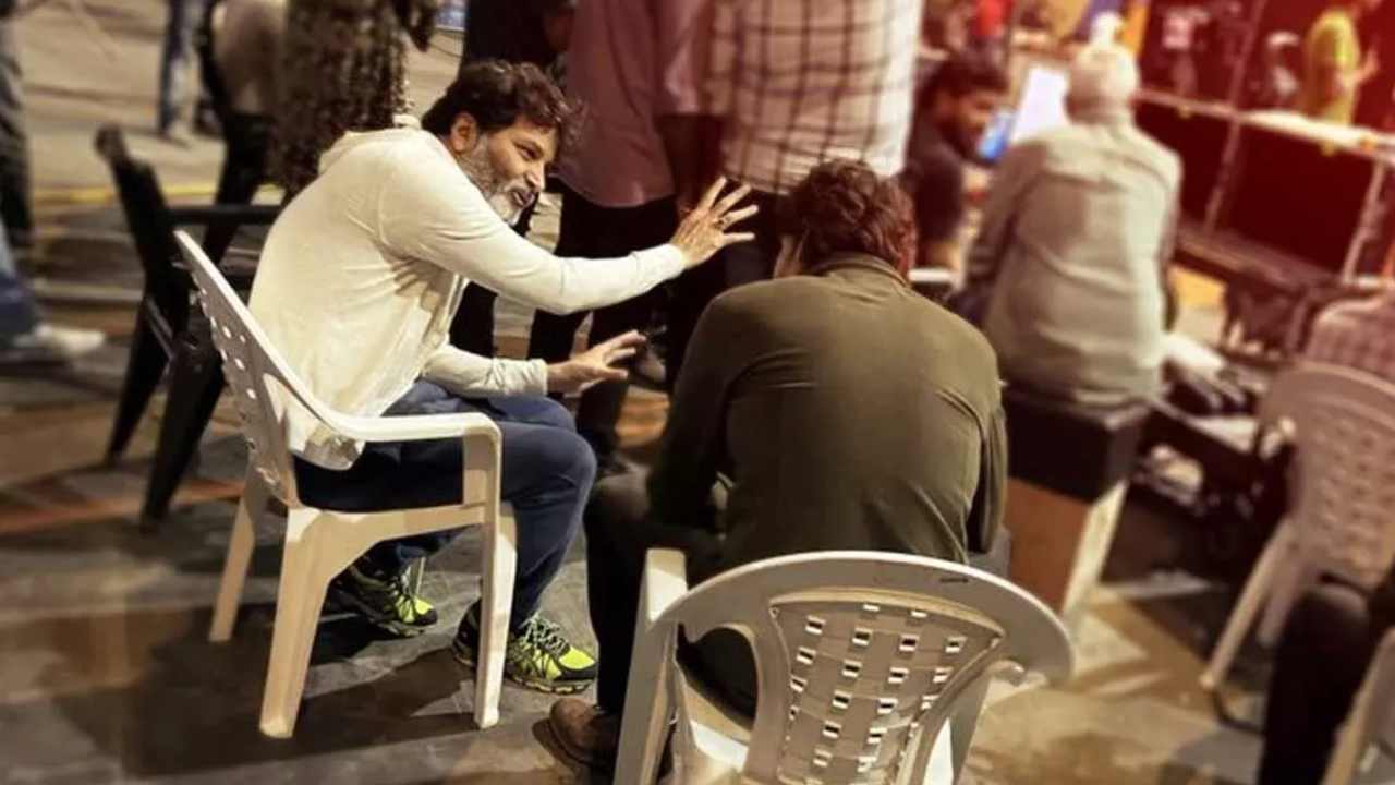 Mahesh Babu: మహేష్-త్రివిక్రమ్ సినిమా ఆగింది అందువల్ల కాదట.. అసలు కారణం ఇదేనట! Mahesh Babu: మహేష్-త్రివిక్రమ్ సినిమా ఆగింది అందువల్ల కాదట.. అసలు కారణం ఇదేనట!