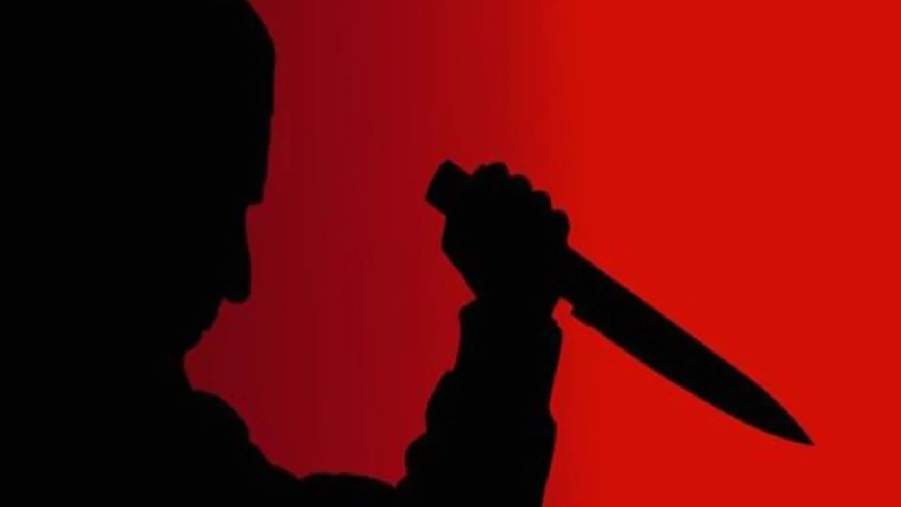 Man Kills Wife: కూతురుకు తన పోలికలు లేవని దారుణం.. భార్య, కూతురును హత్య చేసిన దుర్మార్గుడు Man Kills Wife: కూతురుకు తన పోలికలు లేవని దారుణం.. భార్య, కూతురును హత్య చేసిన దుర్మార్గుడు