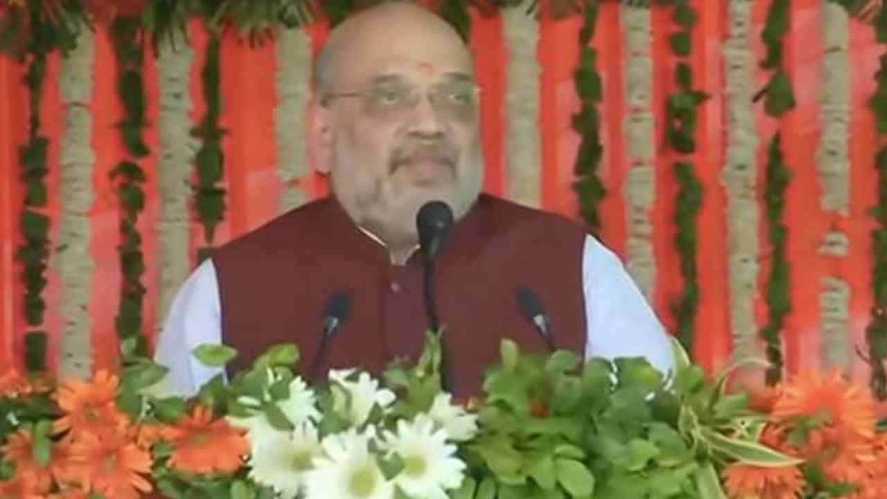 Minister Amit Shah: కశ్మీర్లో ఆర్టికల్ 370ని రద్దుచేస్తే రక్తపాతమే అన్నారు.. వారికి ఈ నినాదాలే సమాధానం .. Minister Amit Shah: కశ్మీర్లో ఆర్టికల్ 370ని రద్దుచేస్తే రక్తపాతమే అన్నారు.. వారికి ఈ నినాదాలే సమాధానం ..
