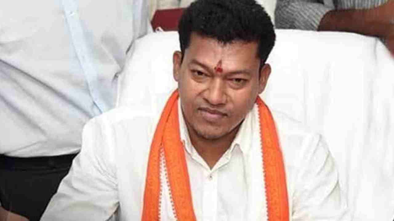 Minister Seediri Appalaraju: మావోయిస్టుల హెచ్చరికలు.. మంత్రి అప్పలరాజుకు భద్రత పెంచిన ఏపీ ప్రభుత్వం Minister Seediri Appalaraju: మావోయిస్టుల హెచ్చరికలు.. మంత్రి అప్పలరాజుకు భద్రత పెంచిన ఏపీ ప్రభుత్వం