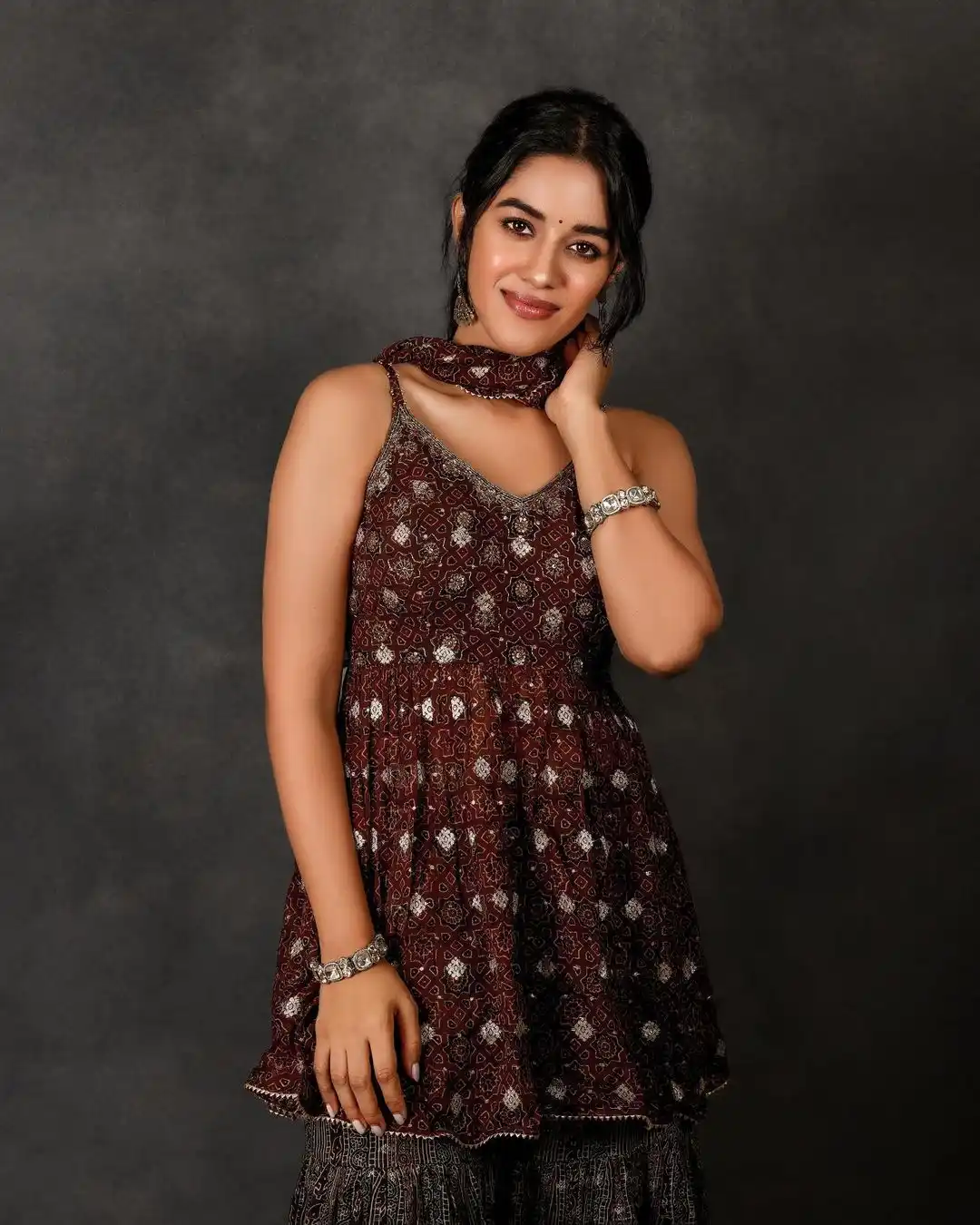 Mirnalini Ravi cute photoshoot in salwar kameejz