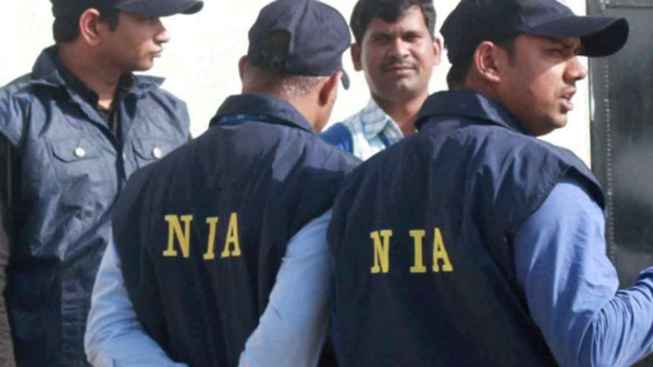 Terror Funding Case: జమ్మూ కాశ్మీర్లోని ఎనిమిది జిల్లాల్లో ఎన్ఐఏ సోదాలు.. Terror Funding Case: జమ్మూ కాశ్మీర్లోని ఎనిమిది జిల్లాల్లో ఎన్ఐఏ సోదాలు..