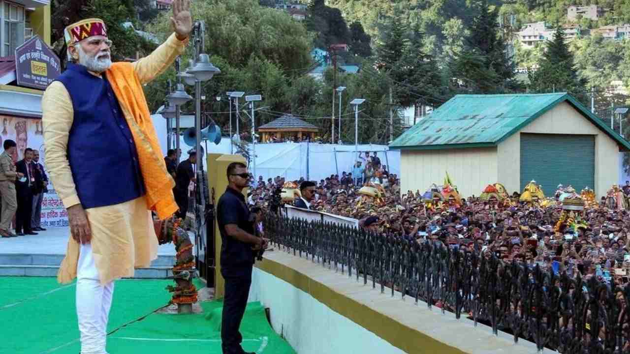 PM Narendar Modi: నేడు హిమాచల్ ప్రదేశ్లో ప్రధాని మోదీ పర్యటన.. వందే భారత్ ఎక్స్ప్రెస్ ప్రారంభం.. పర్యటన ఇలా.. PM Narendar Modi: నేడు హిమాచల్ ప్రదేశ్లో ప్రధాని మోదీ పర్యటన.. వందే భారత్ ఎక్స్ప్రెస్ ప్రారంభం.. పర్యటన ఇలా..