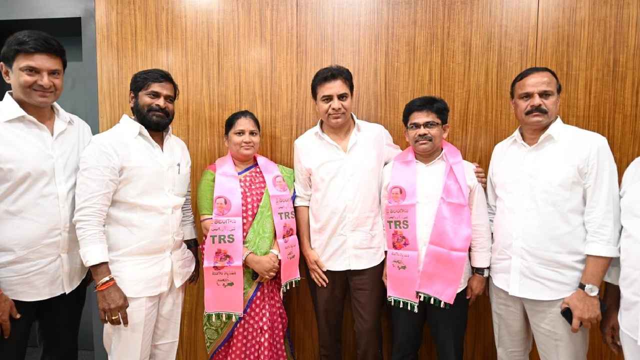 Palle Ravi Kumar Goud : మునుగోడు ఉపఎన్నికల వేళ కాంగ్రెస్ పార్టీకి ఝలక్.. కారెక్కిన కీలక నేత Palle Ravi Kumar Goud : మునుగోడు ఉపఎన్నికల వేళ కాంగ్రెస్ పార్టీకి ఝలక్.. కారెక్కిన కీలక నేత