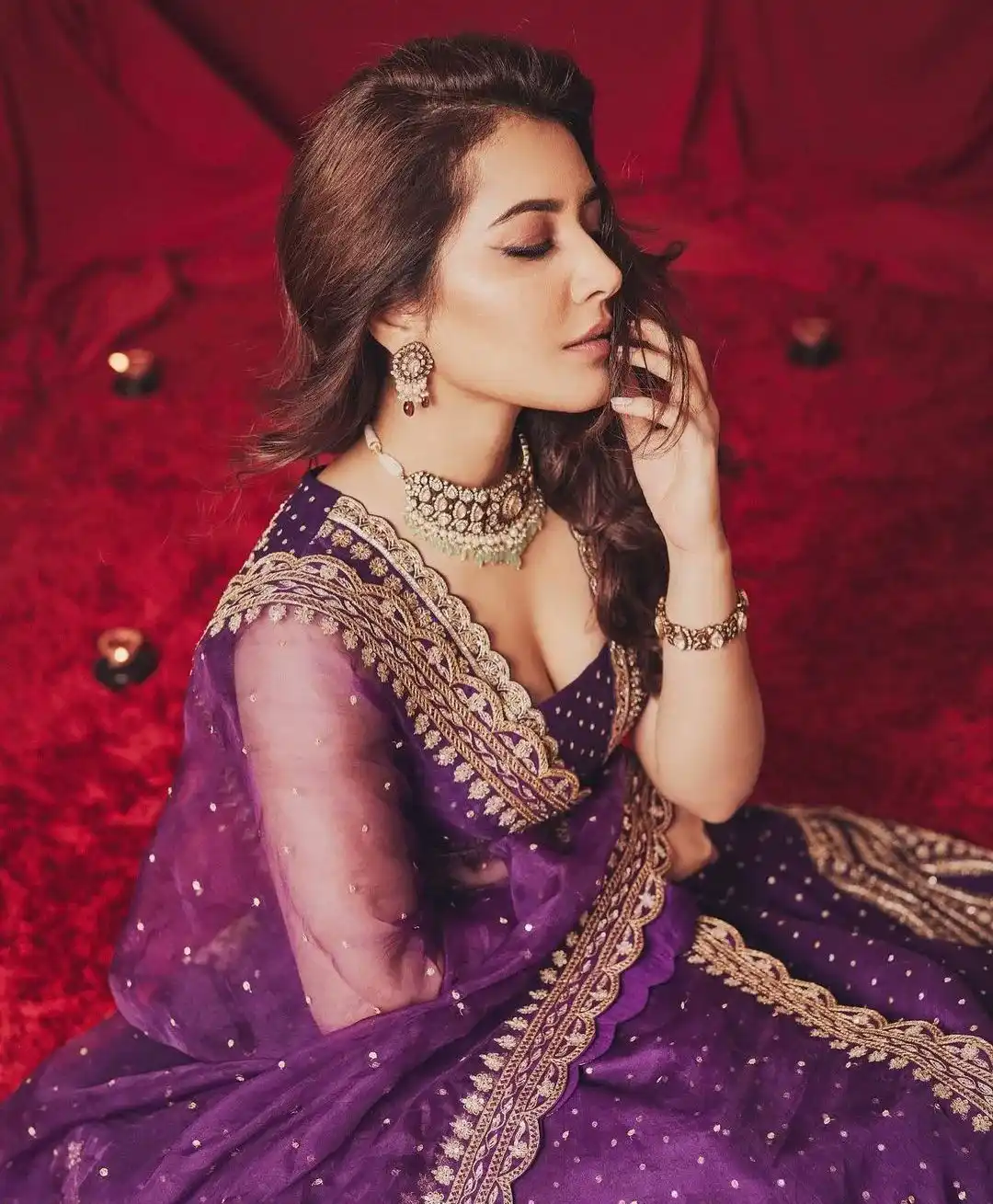 Raashi Khanna Sizzles In Traditional Wear For Diwali