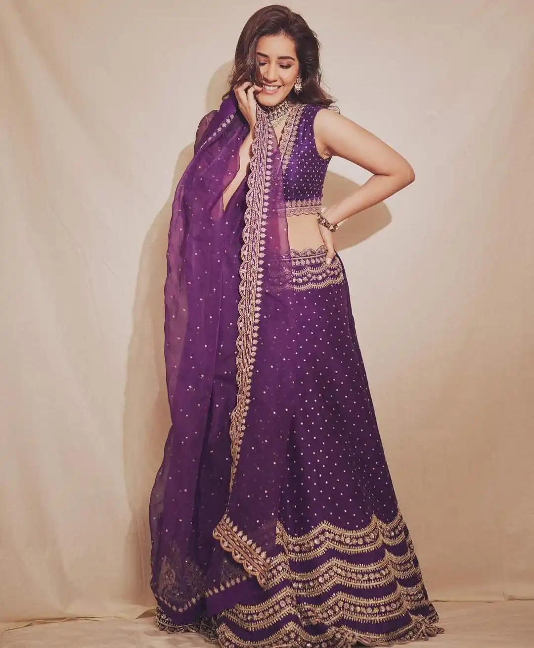 Raashi Khanna Sizzles In Traditional Wear For Diwali