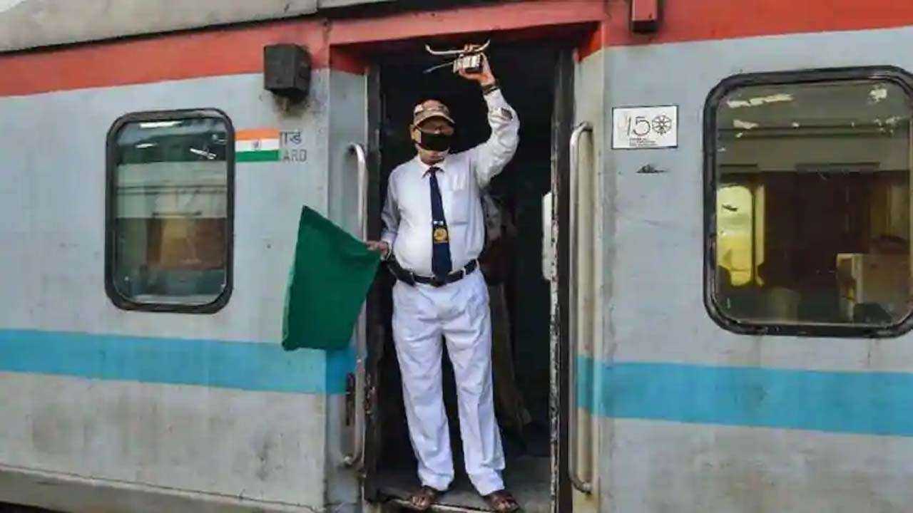 Railway Employees: రైల్వే ఉద్యోగులకు గుడ్న్యూస్.. 78 రోజుల బోనస్ ప్రకటించిన కేంద్రం Railway Employees: రైల్వే ఉద్యోగులకు గుడ్న్యూస్.. 78 రోజుల బోనస్ ప్రకటించిన కేంద్రం