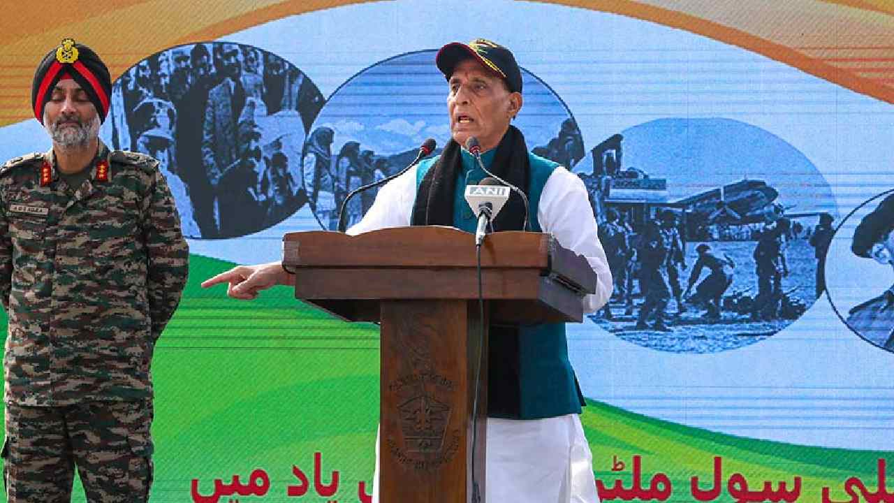 Rajnath Singh: పాక్ ఆక్రమిత కాశ్మీర్ను సొంతం చేసుకుంటాం.. రాజ్నాథ్ సింగ్ Rajnath Singh: పాక్ ఆక్రమిత కాశ్మీర్ను సొంతం చేసుకుంటాం.. రాజ్నాథ్ సింగ్